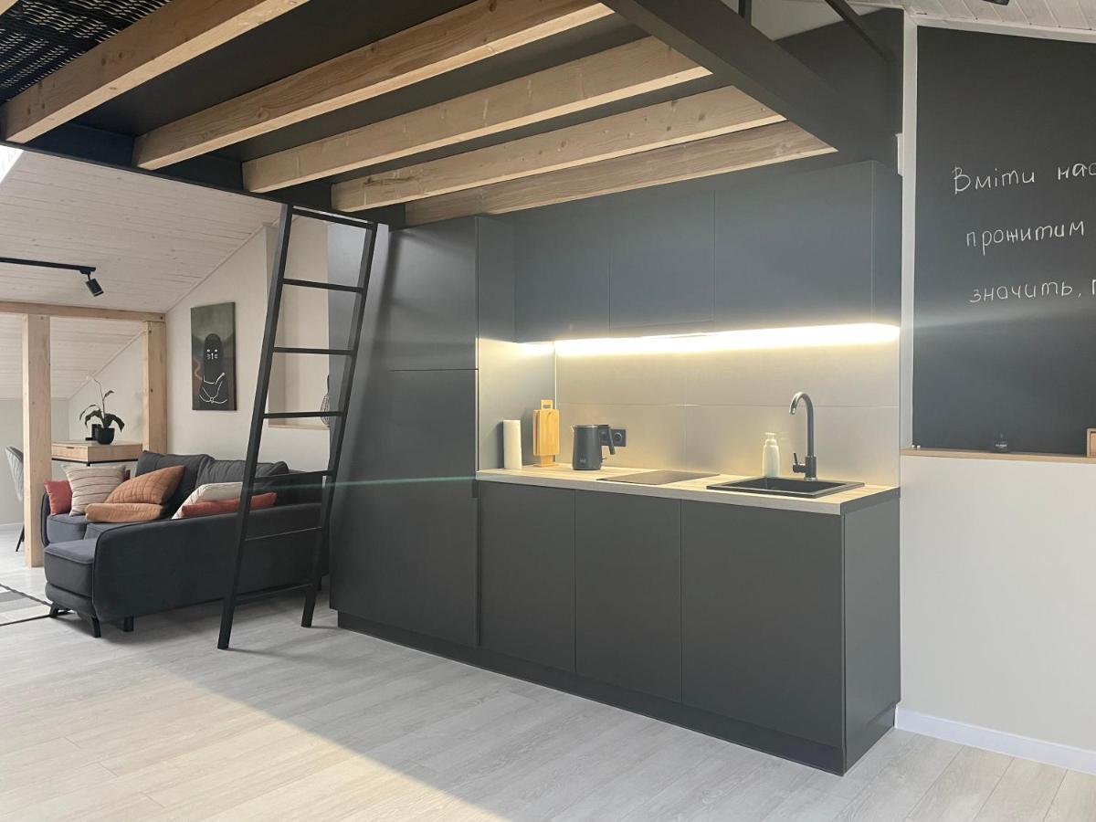 Apartamento «Гори́Ще На Площі Польський Ринок» Kamianets-Podilskyi Exterior foto