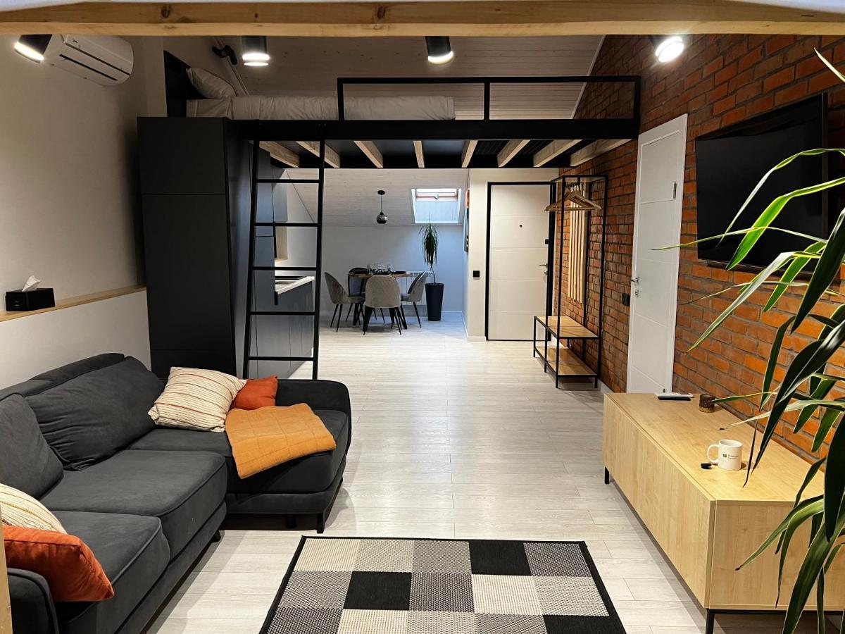 Apartamento «Гори́Ще На Площі Польський Ринок» Kamianets-Podilskyi Exterior foto