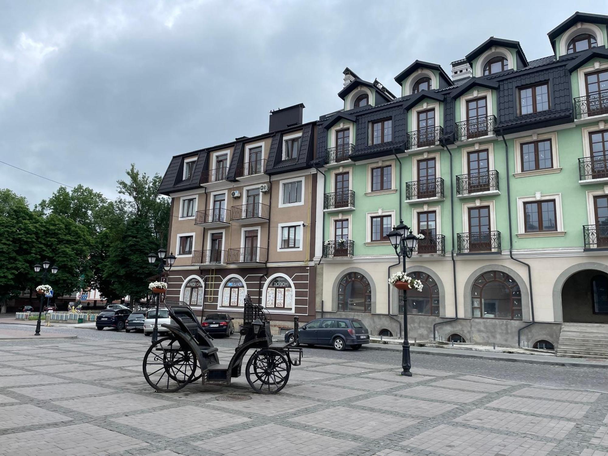 Apartamento «Гори́Ще На Площі Польський Ринок» Kamianets-Podilskyi Exterior foto